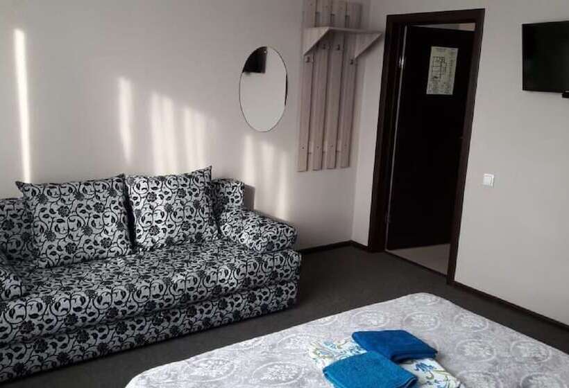 Hostel Happy House On Kholmogorova