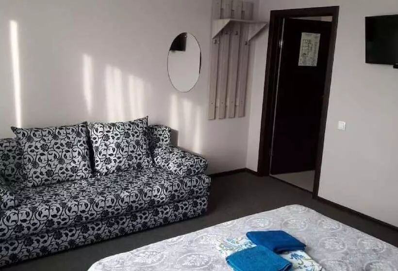 Hostel Happy House On Kholmogorova