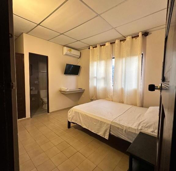 هتل Almirante Padilla