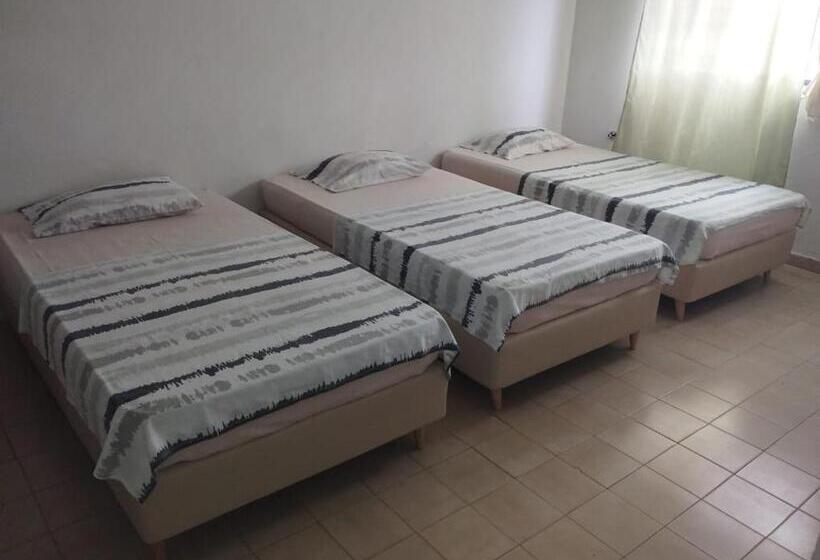 هتل Almirante Padilla