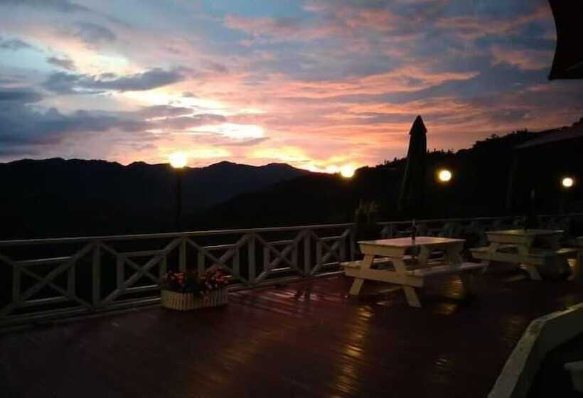 Отель Bayu Senja Lodge