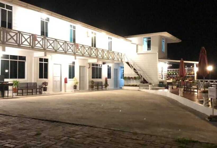 Отель Bayu Senja Lodge