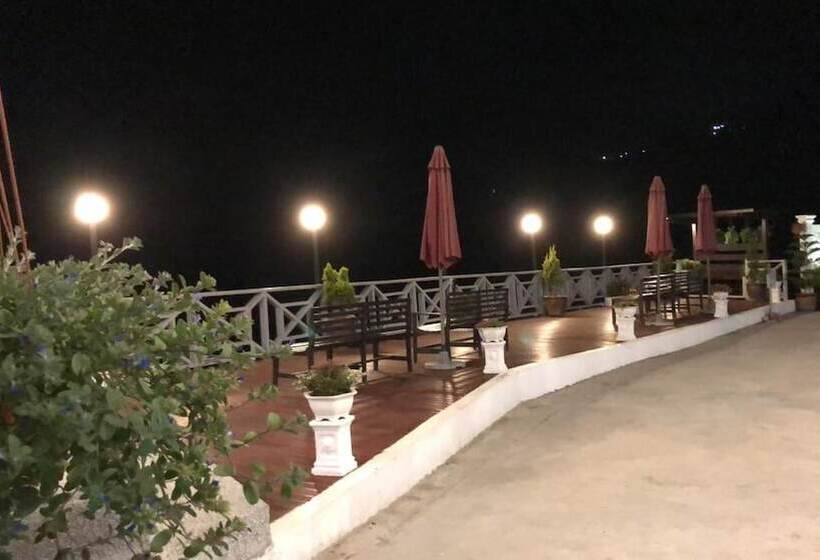 Отель Bayu Senja Lodge