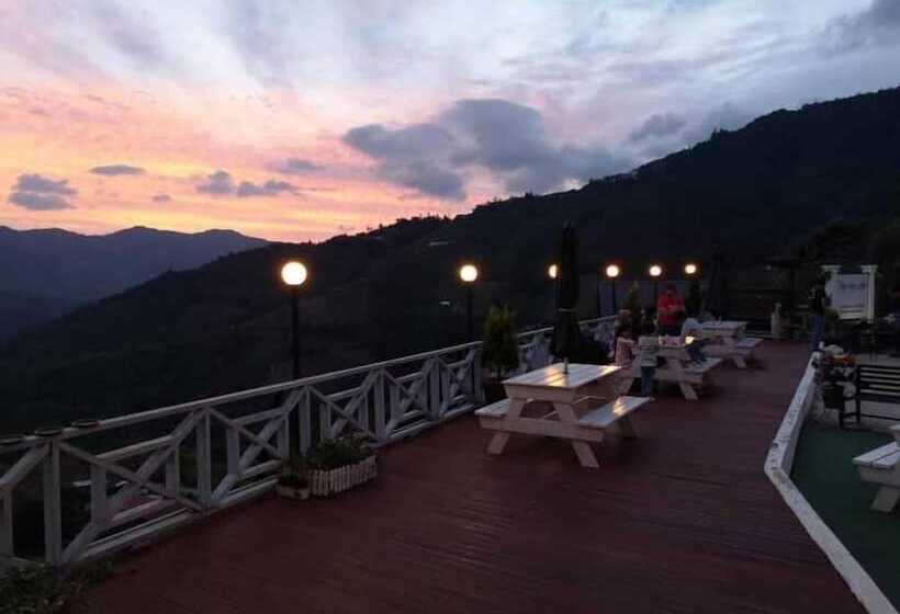 Отель Bayu Senja Lodge