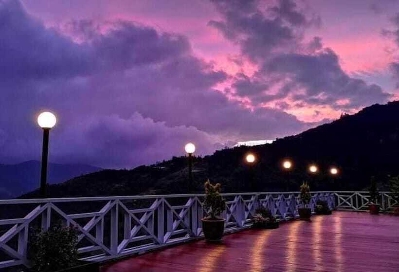 Отель Bayu Senja Lodge