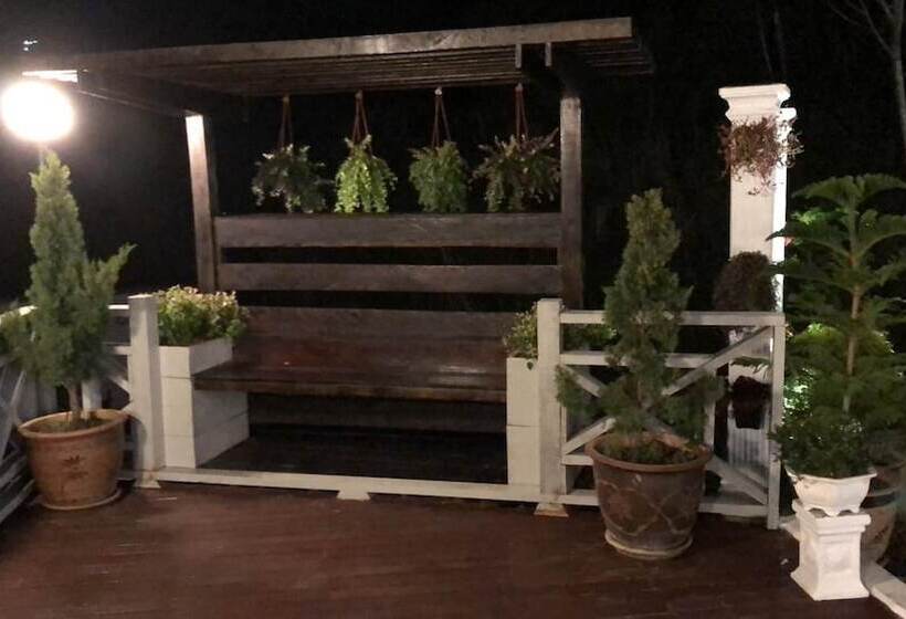 Отель Bayu Senja Lodge