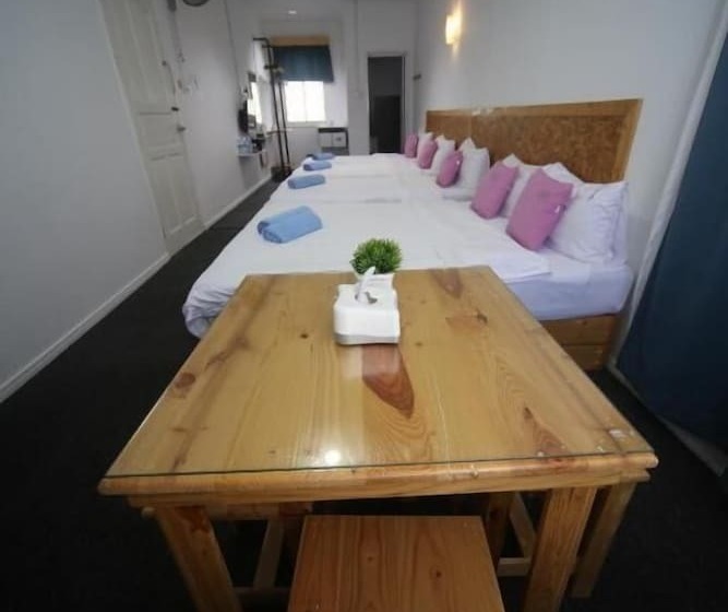 Отель Bayu Senja Lodge