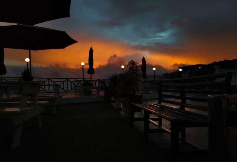 Отель Bayu Senja Lodge