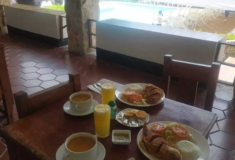 Hotelli Familia Casa Blanca