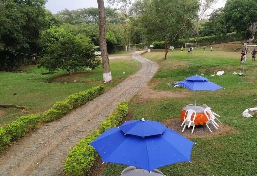 Hotelli Familia Casa Blanca