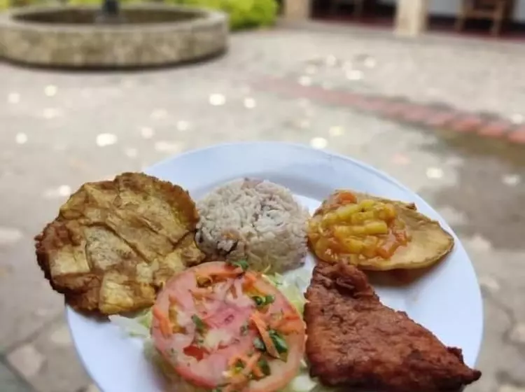 Hotelli Familia Casa Blanca