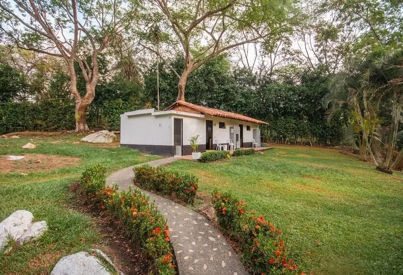 Hotelli Familia Casa Blanca