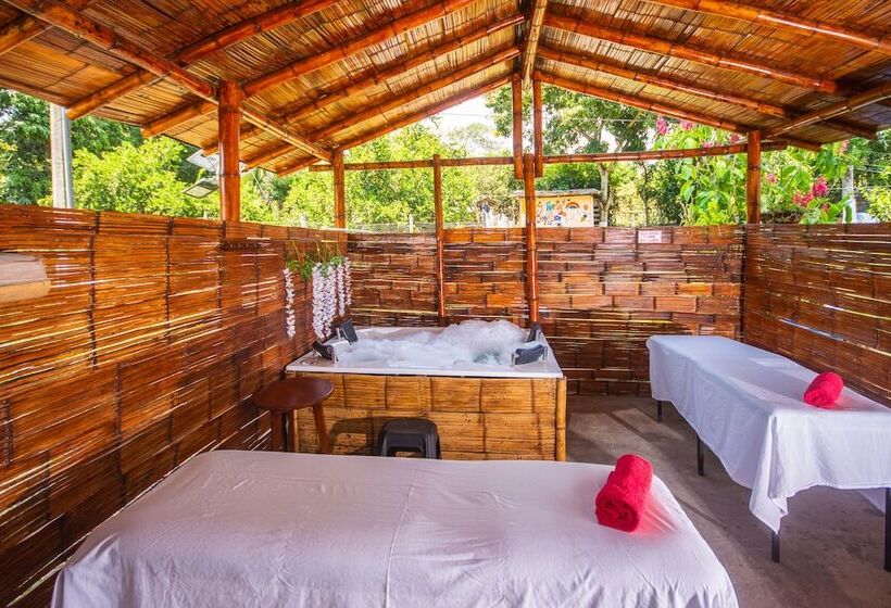 فندق Familia Casa Blanca