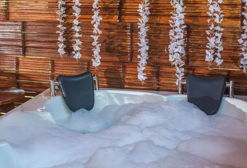 Hotelli Familia Casa Blanca