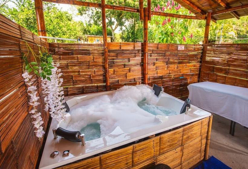 فندق Familia Casa Blanca