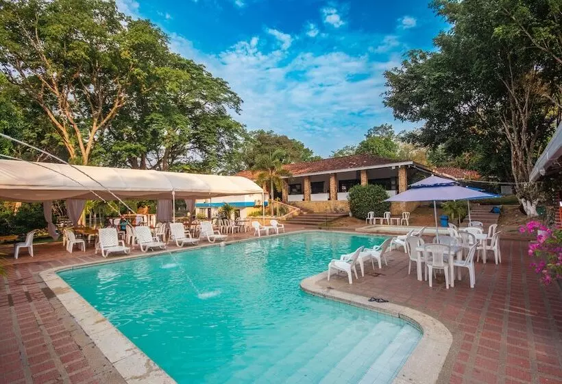 Hotelli Familia Casa Blanca