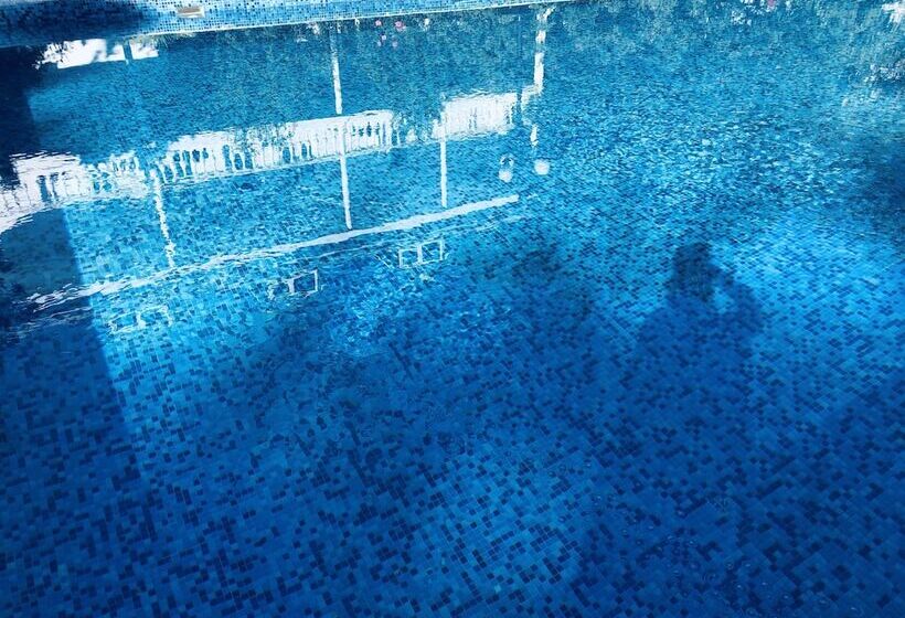 호텔 Holiday Village Dubravushka