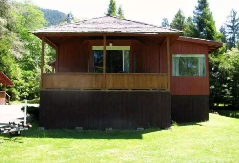 Hotelli Rain Forest Resort Village