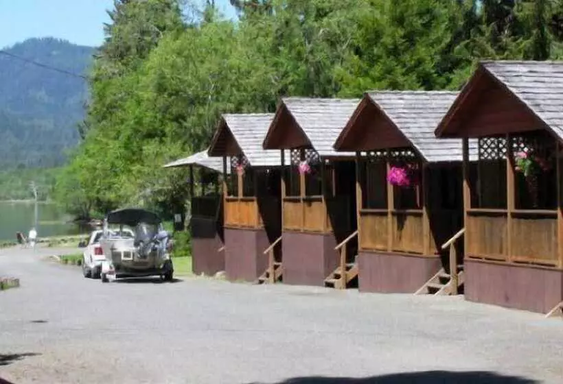 Hotelli Rain Forest Resort Village