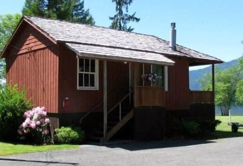 Hotelli Rain Forest Resort Village