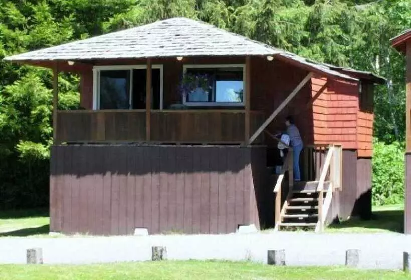 Hotelli Rain Forest Resort Village