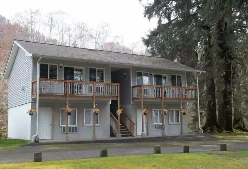 Hotelli Rain Forest Resort Village