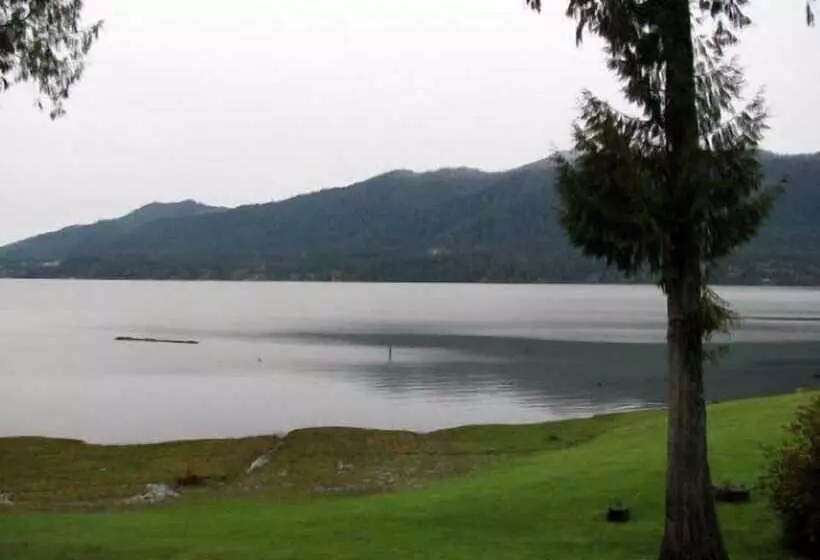 Hotelli Rain Forest Resort Village