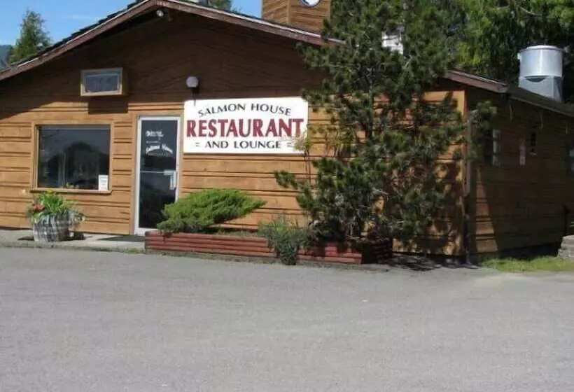 Hotelli Rain Forest Resort Village