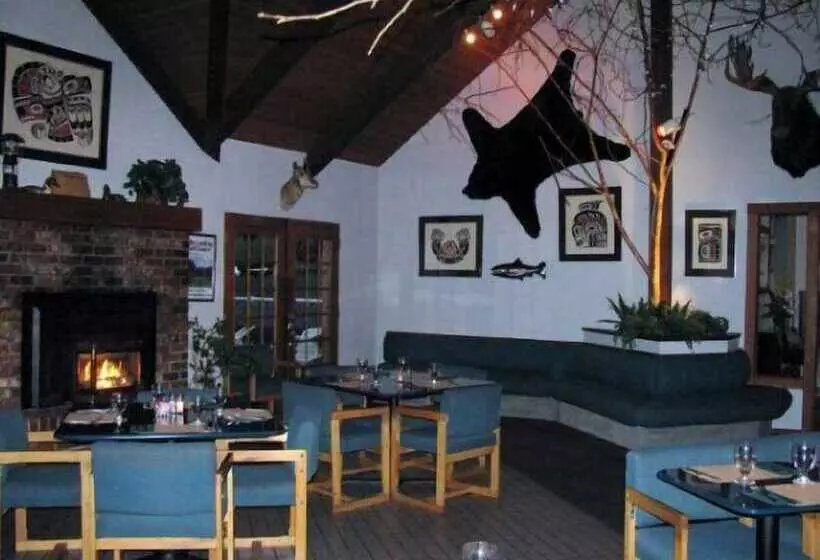 Hotelli Rain Forest Resort Village