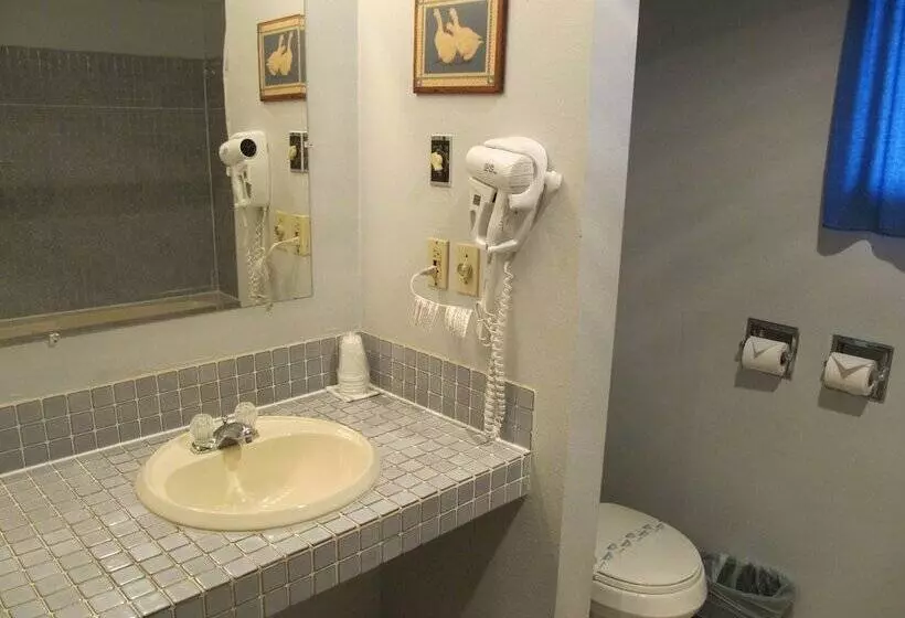 Hotelli Rain Forest Resort Village