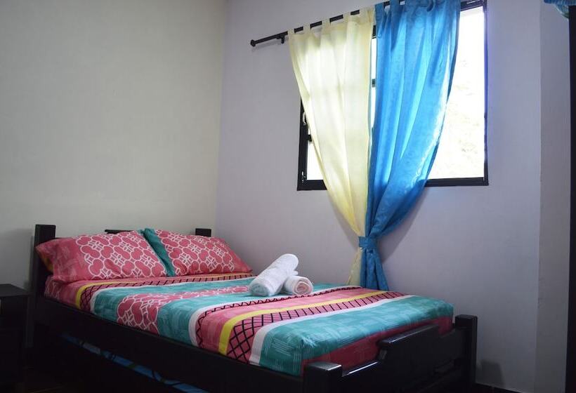 پانسیون Balcones De La Casona Hostel