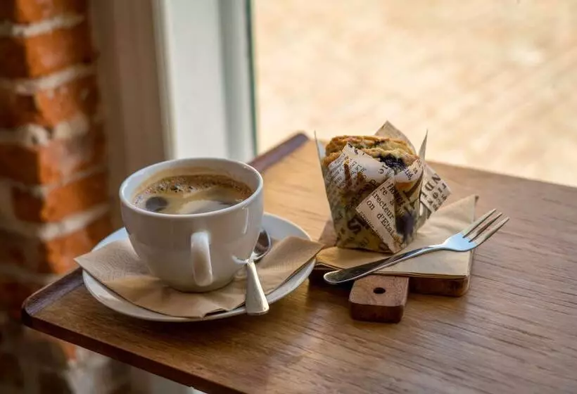 ペンション Kefs Guesthouse & Café