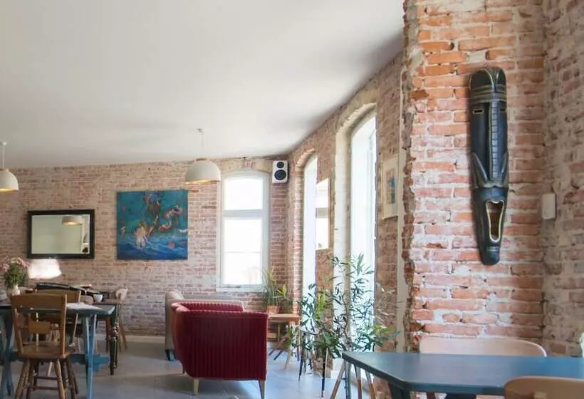 ペンション Kefs Guesthouse & Café