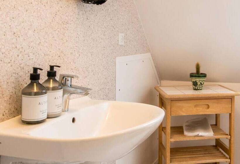 Pensiune Kefs Guesthouse & Café