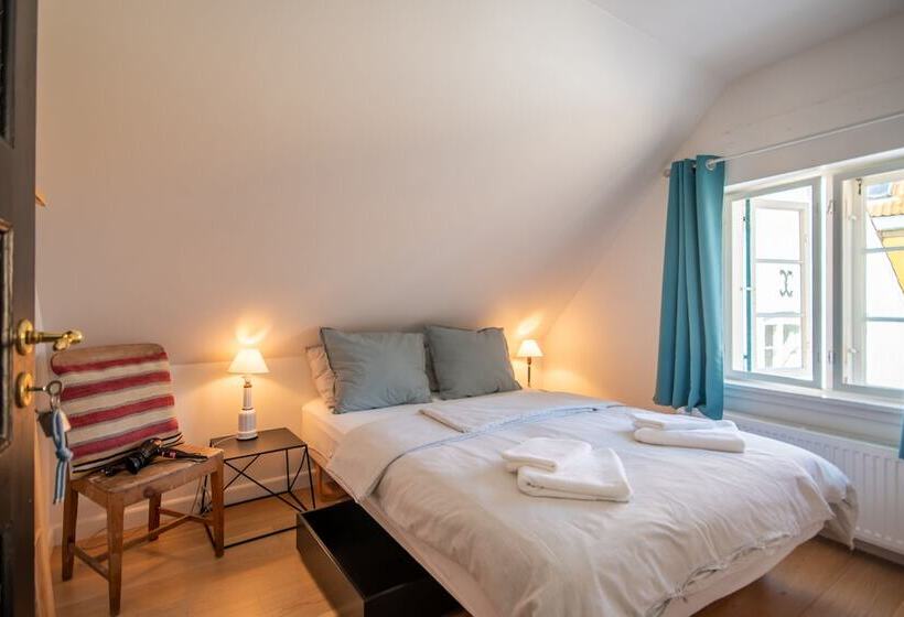 Pensiune Kefs Guesthouse & Café