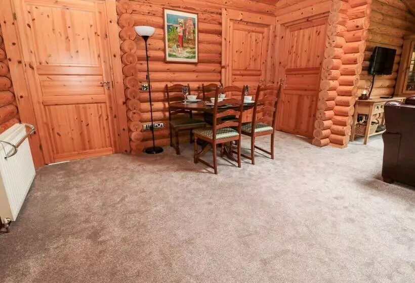 23 Lakeside Drive