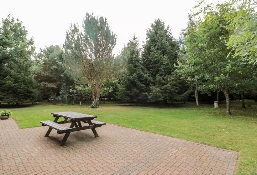 23 Lakeside Drive