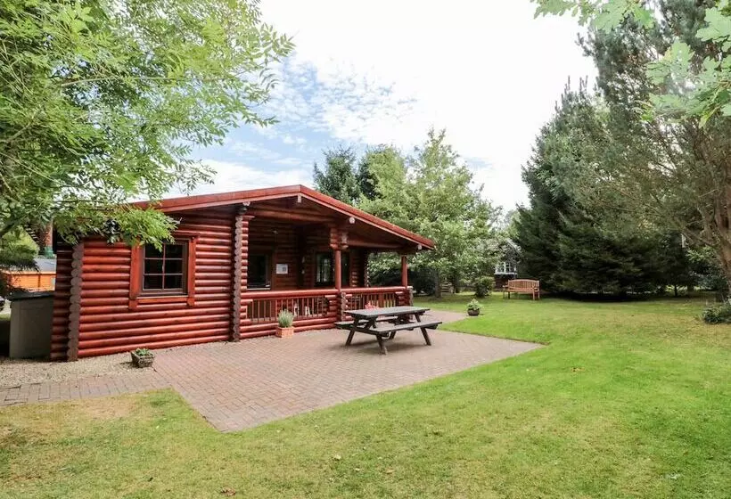 23 Lakeside Drive
