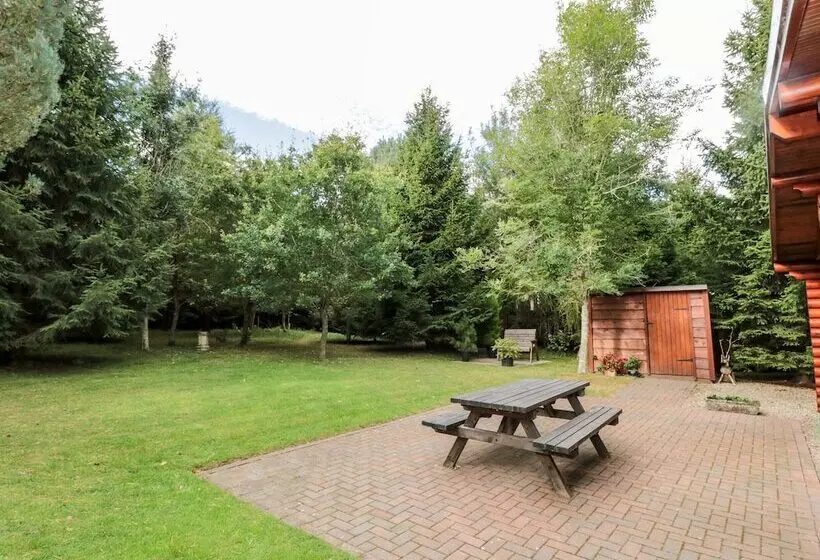 23 Lakeside Drive