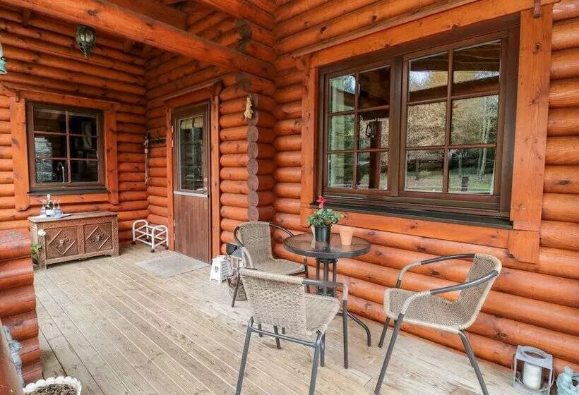 23 Lakeside Drive