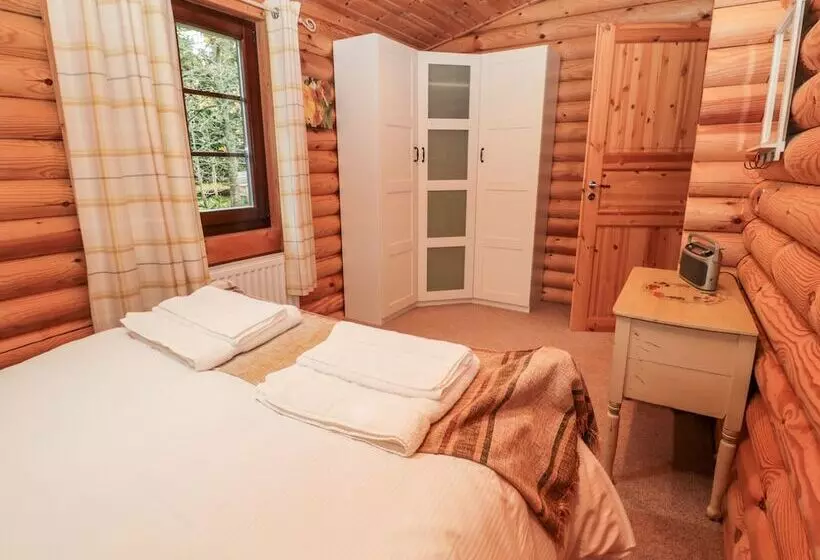 23 Lakeside Drive