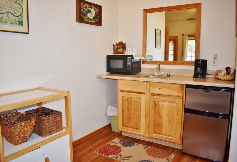 Bed and Breakfast Arrowhead Country Cabins