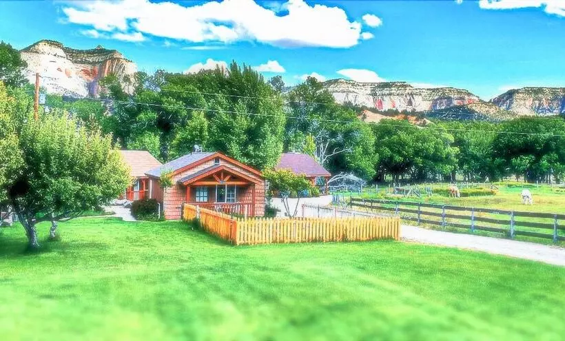 Aamiaismajoitus (B&B) Arrowhead Country Cabins