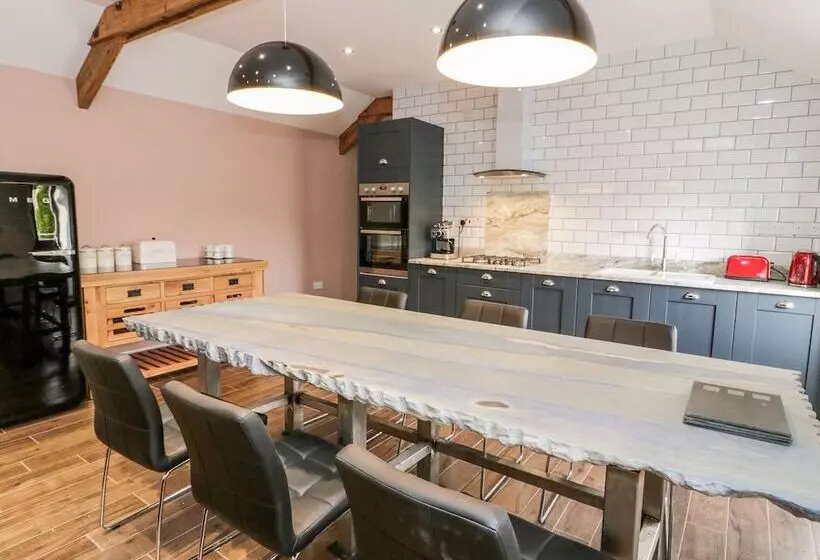 Rhydau Cottage