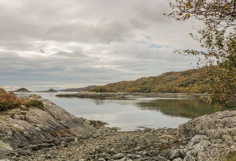 Taigh Na Talia   2 Sandholm