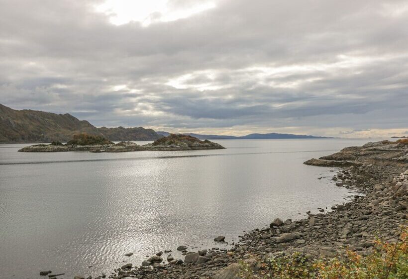 Taigh Na Talia   2 Sandholm