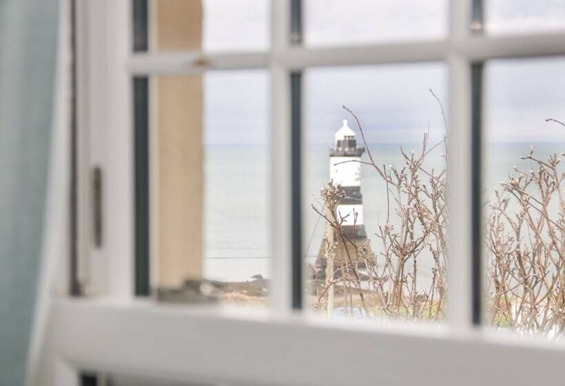 2 Old Coastguard House