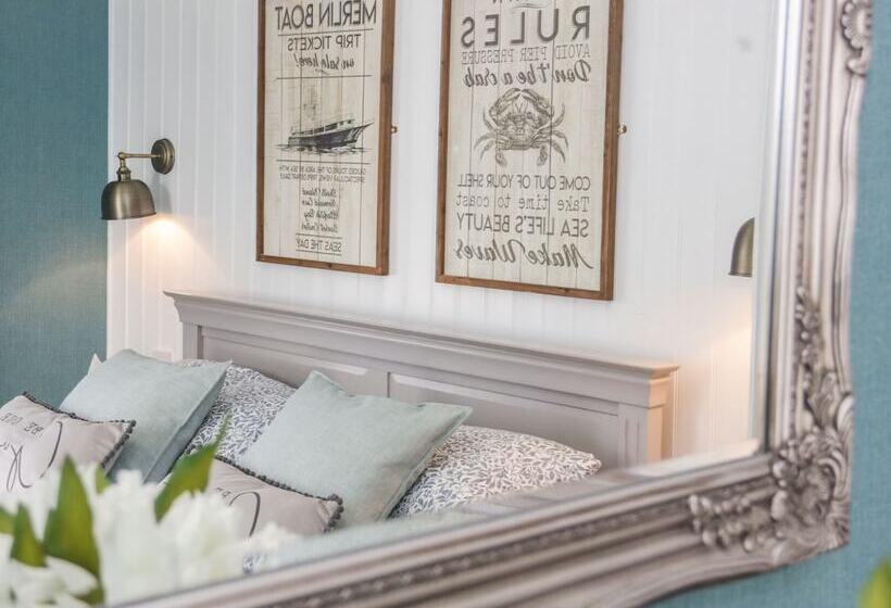 2 Old Coastguard House