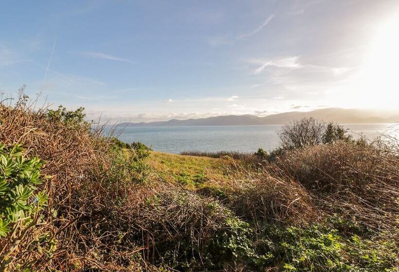 2 Old Coastguard House