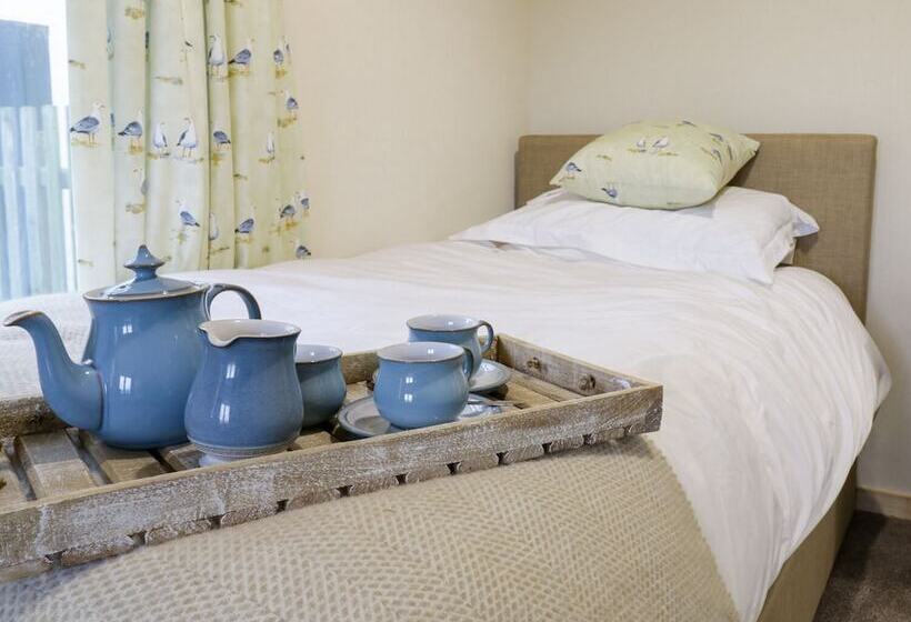 2 Old Coastguard House